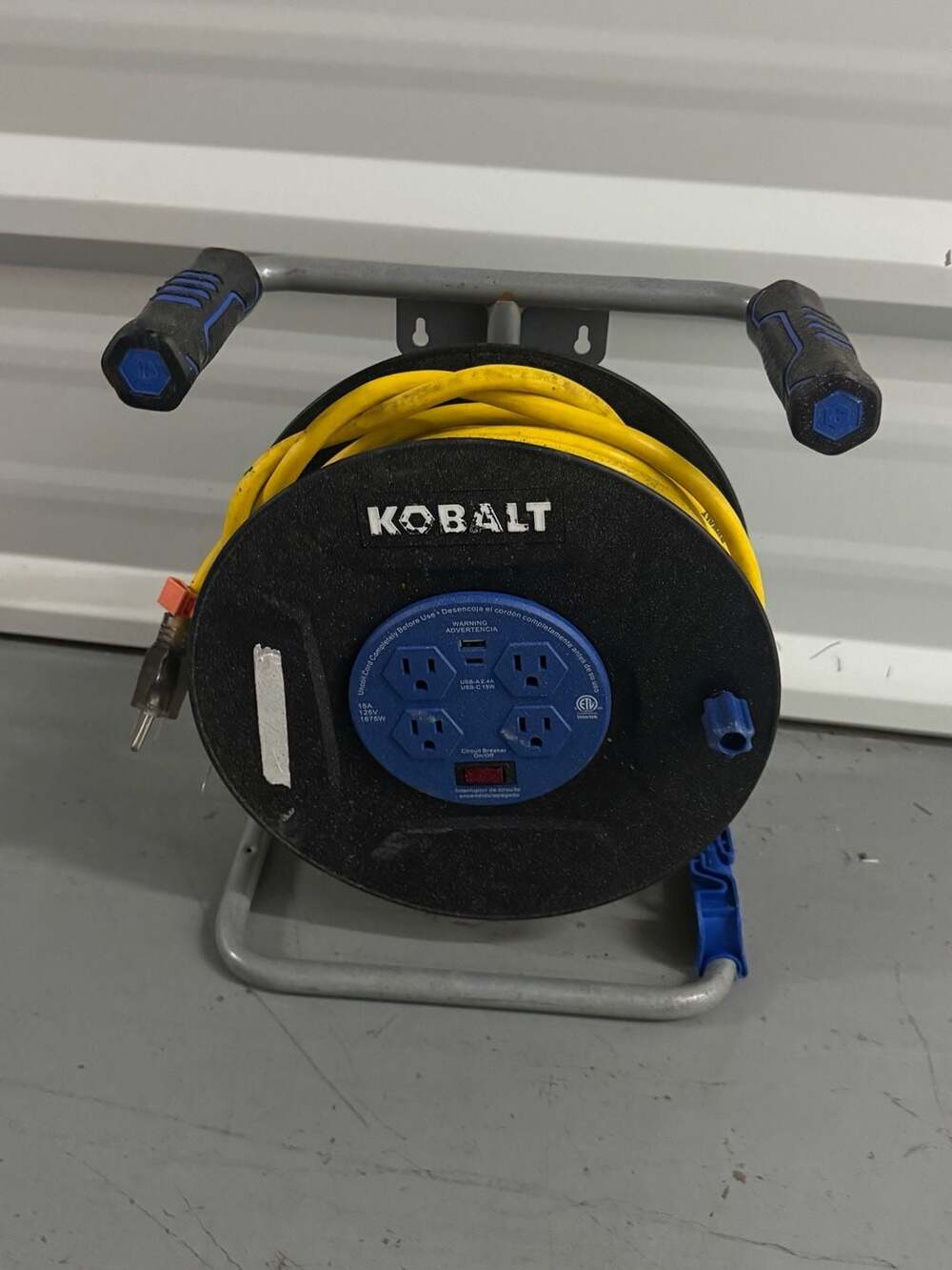 Kobalt 4-Outlet Portable Thermoplastic Power Station Cord Reel